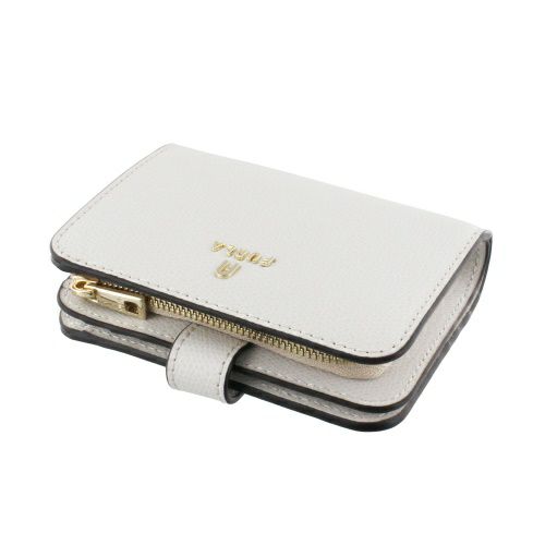 ⭐︎こまち33⭐︎美品　FURLA二つ折り財布　白 FURLA ホワイト 二つ折り財布 - メルカリ
