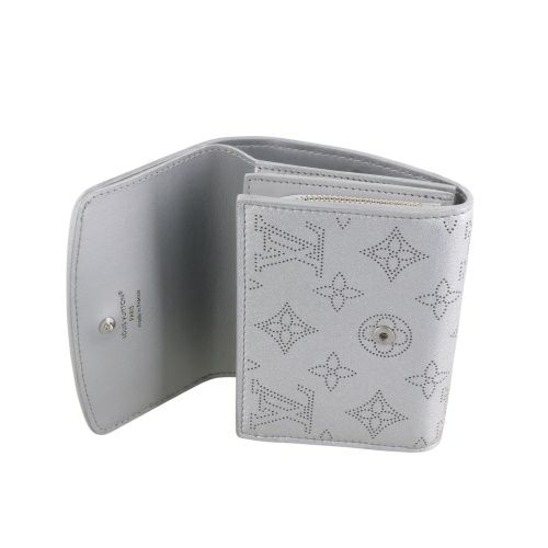 ルイヴィトン 二つ折り財布 マヒナ ポルトフォイユ・イリス コンパクト シルバー LOUIS VUITTON M26706